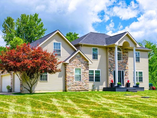 2681 Dakota Drive, Eaton Rapids, MI 48827