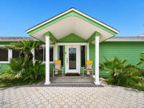 921 N Atlantic Avenue, New Smyrna Beach, FL 32169