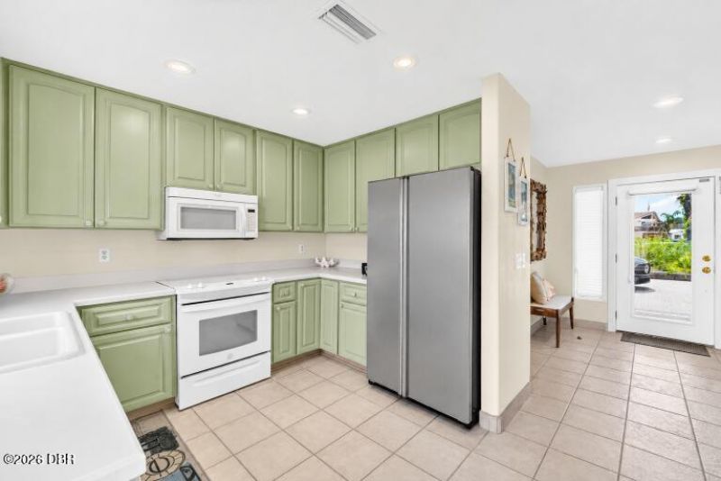 921 N Atlantic Avenue, New Smyrna Beach, FL 32169 Photo