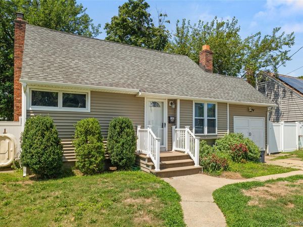 163 Buffalo Avenue , Lindenhurst, NY 11757