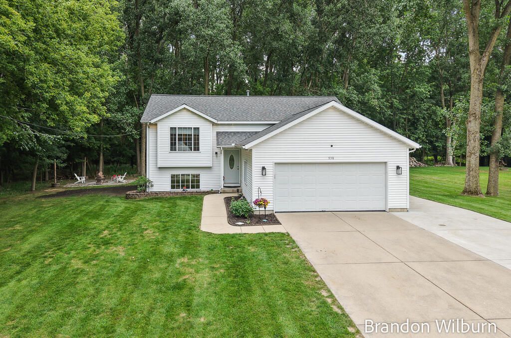 938 Kusterer Drive Nw, Grand Rapids, MI 49534 Main Photo