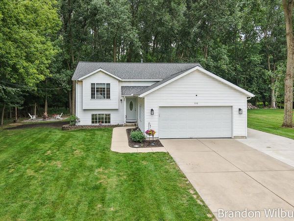 938 Kusterer Drive NW, Grand Rapids, MI 49534
