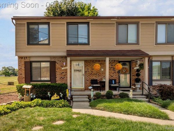 16894 Kingsbrooke Drive, Clinton Township, Mi 48038