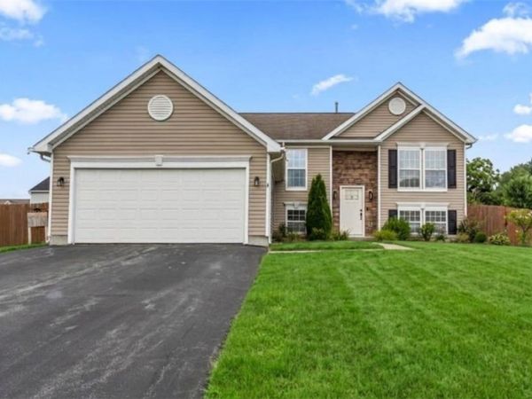 4935 Ernest Way , Clay, NY 13041