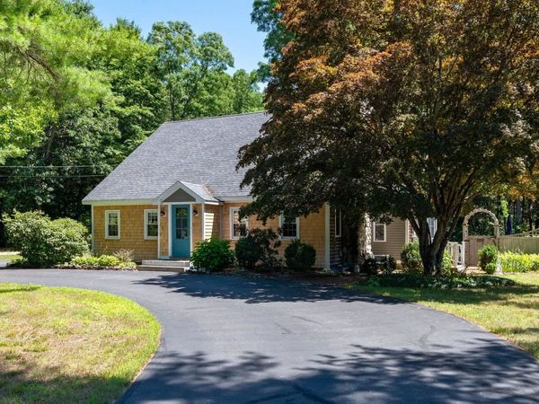 26 Mast Road, Lee, NH 03861