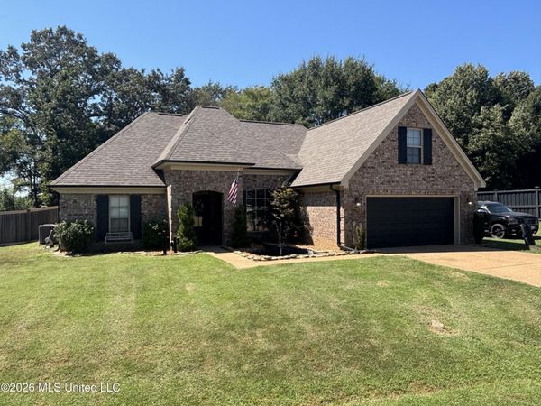 104 Creekside Drive, Senatobia, MS 38668