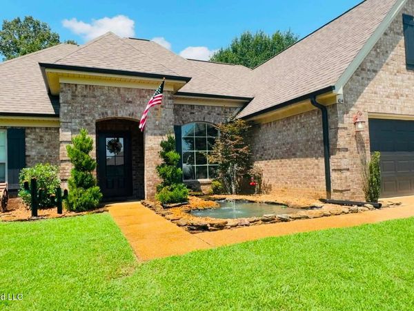 104 Creekside Drive, Senatobia, MS 38668