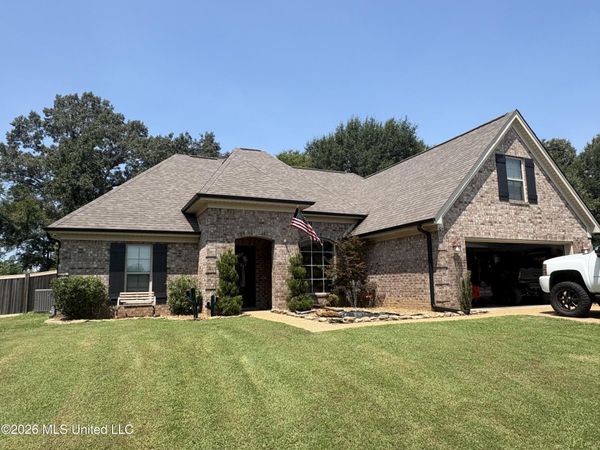 104 Creekside Drive, Senatobia, MS 38668