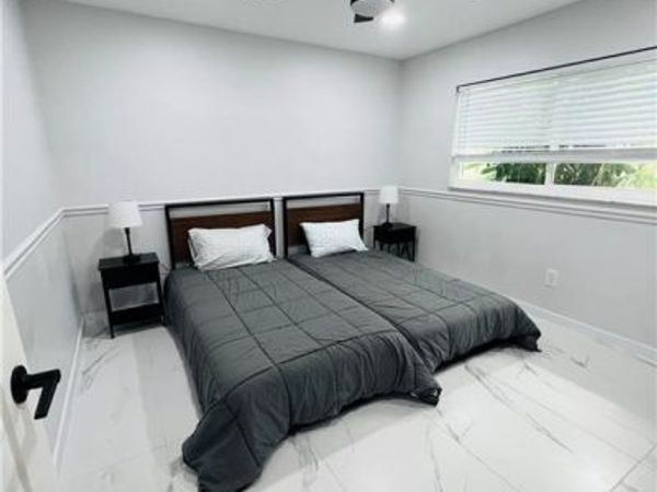 4439 Parrot AVE, NAPLES, FL 34104