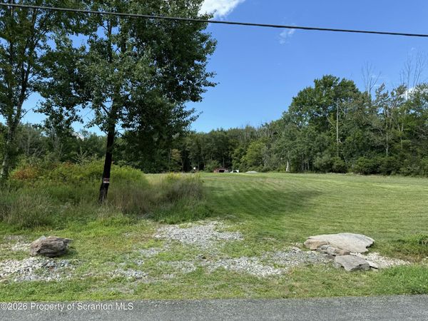 433 Stanton Drive, Waymart, PA 18472