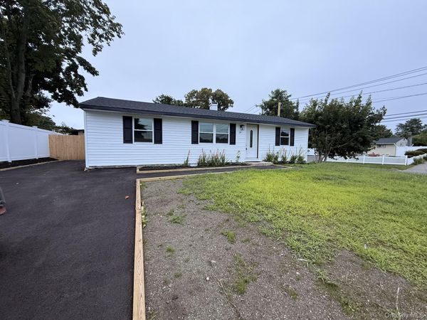 14 Marie Lane , Central Islip, NY 11722