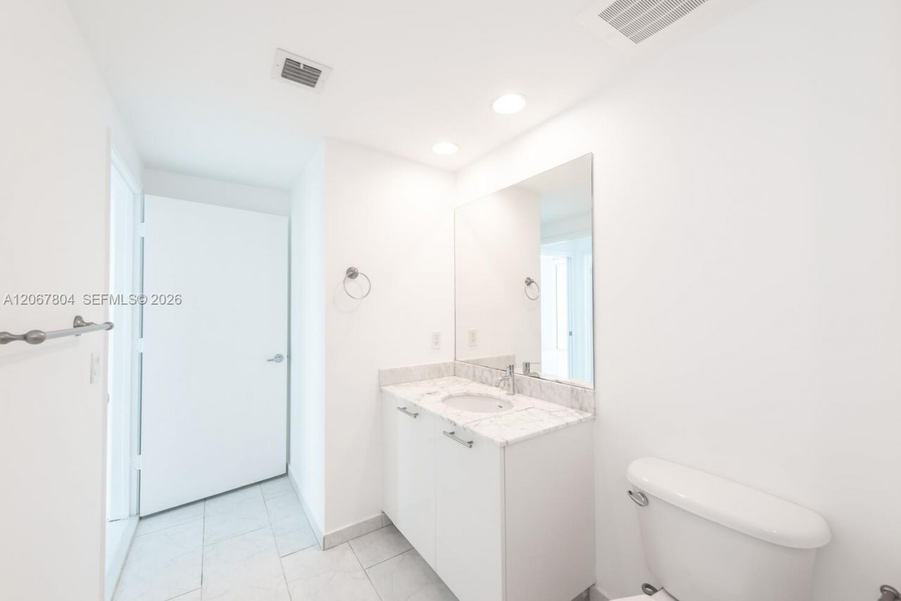 950 Brickell Bay Dr , Unit 2208, Miami, FL 33131 Photo