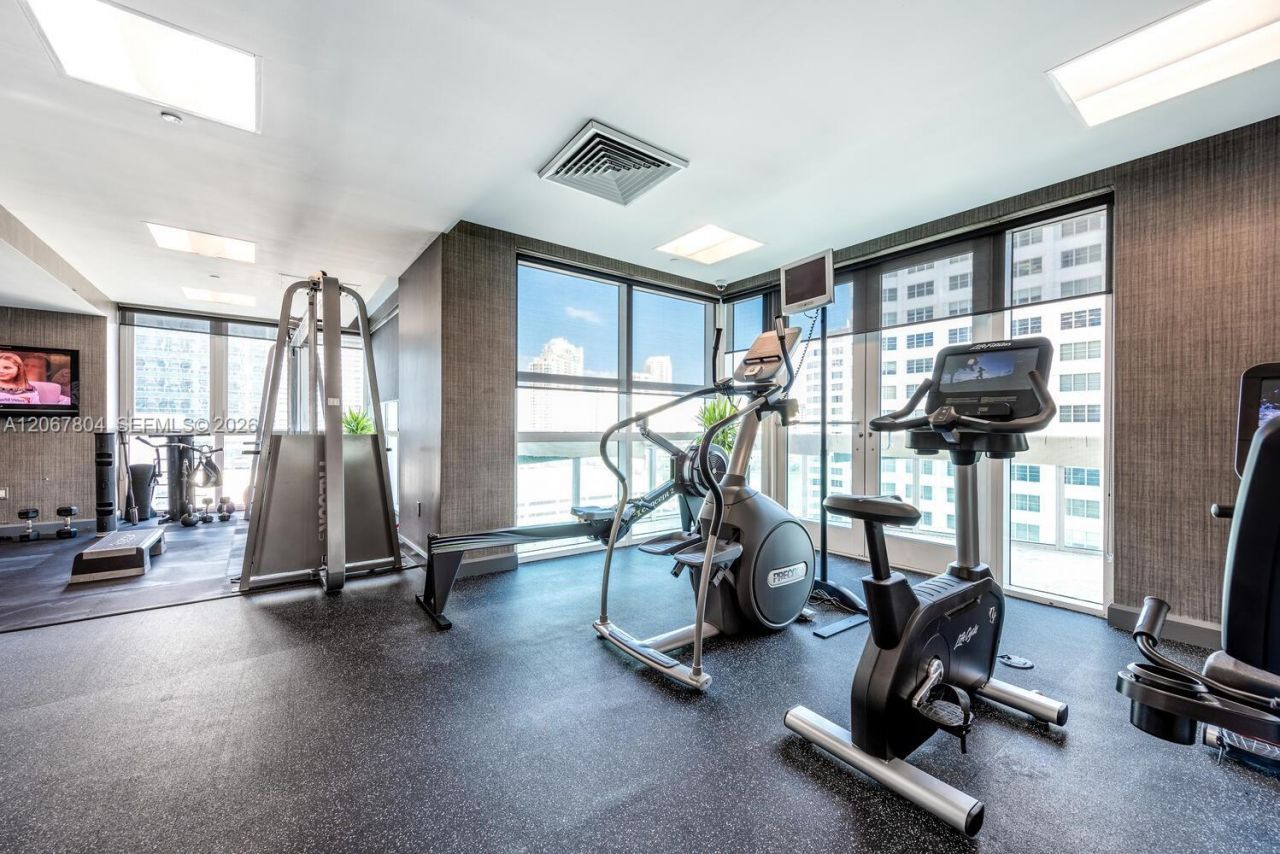 950 Brickell Bay Dr , Unit 2208, Miami, FL 33131 Photo