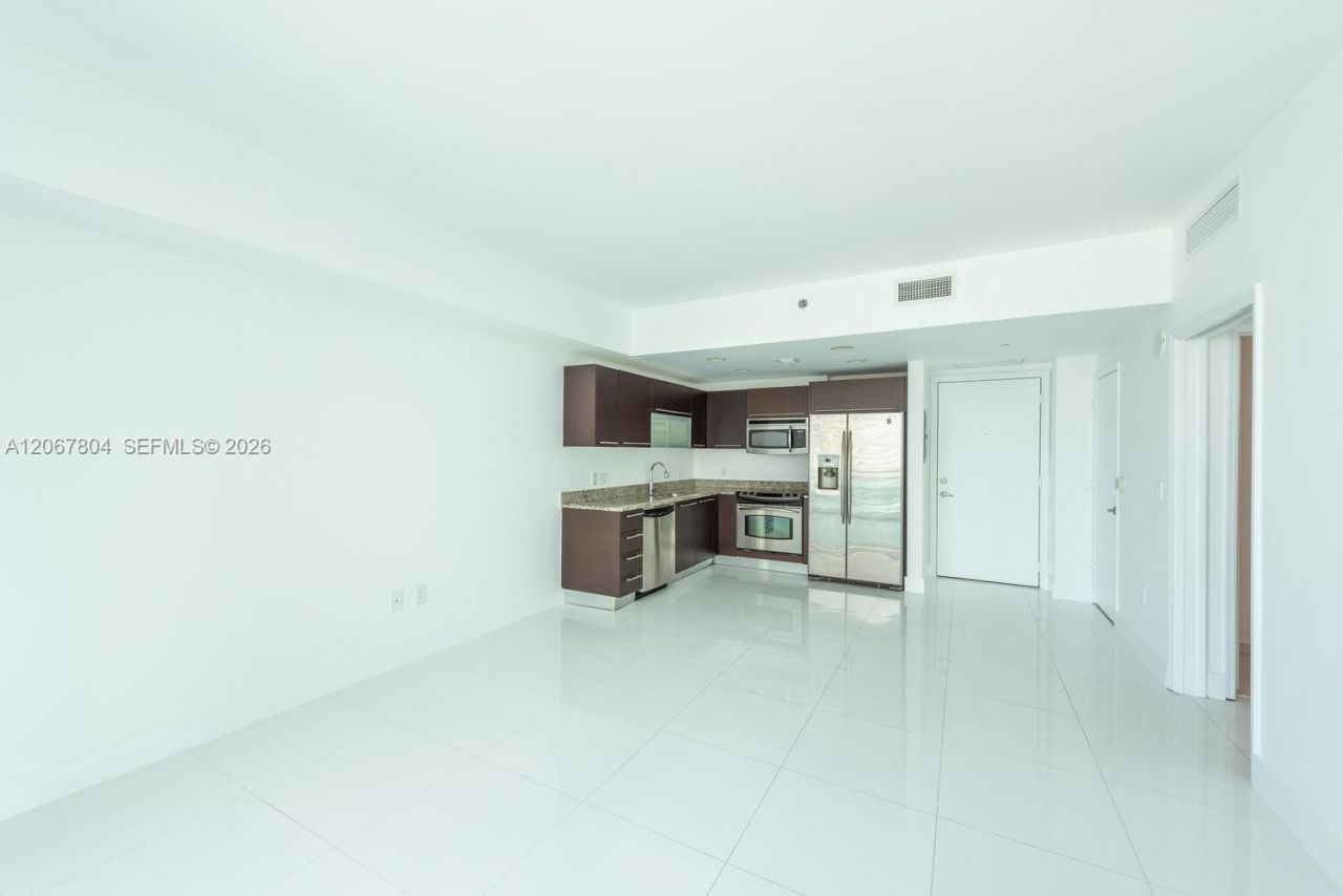 950 Brickell Bay Dr , Unit 2208, Miami, FL 33131 Photo
