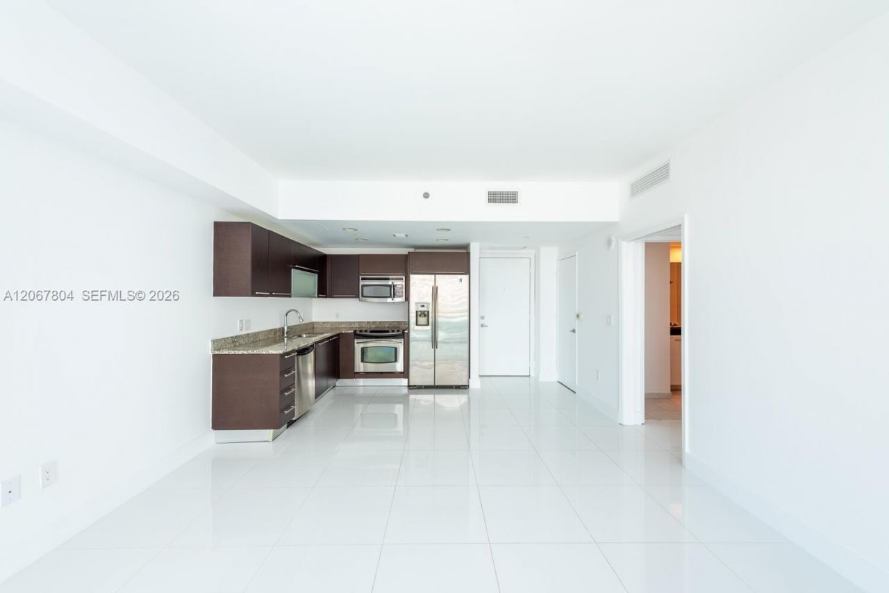 950 Brickell Bay Dr , Unit 2208, Miami, FL 33131 Photo