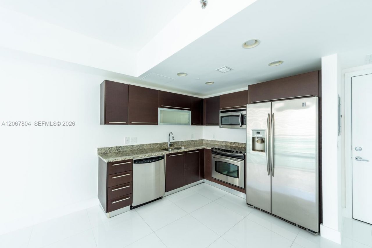 950 Brickell Bay Dr , Unit 2208, Miami, FL 33131 Photo