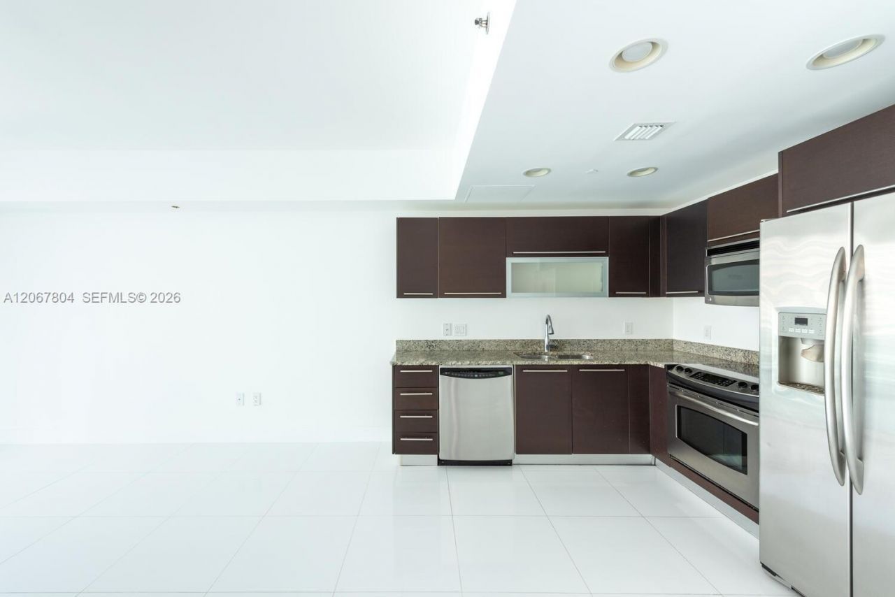 950 Brickell Bay Dr , Unit 2208, Miami, FL 33131 Photo