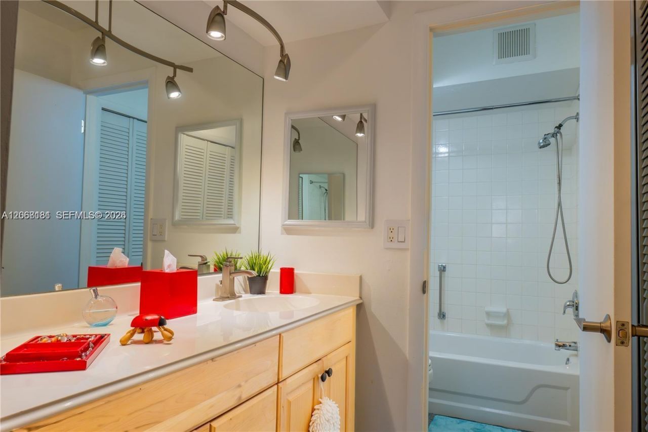 8002 Lagos De Campo Blvd , Unit B-201, Tamarac, FL 33321 Photo