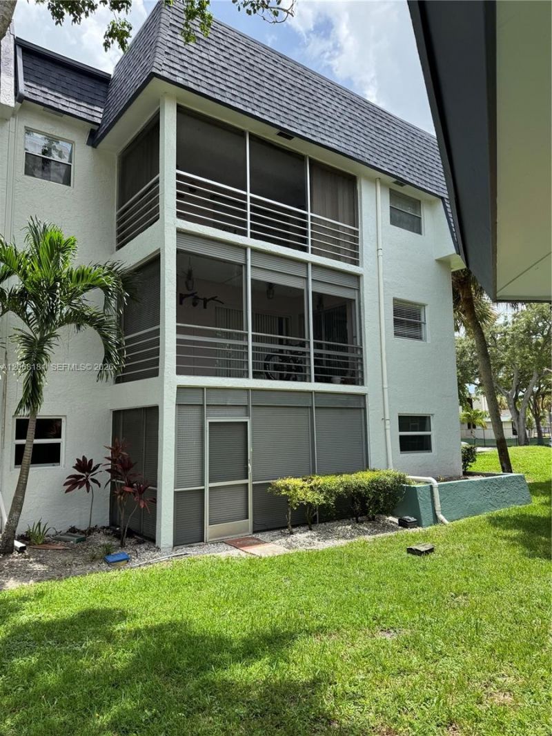 8002 Lagos De Campo Blvd , Unit B-201, Tamarac, FL 33321 Photo
