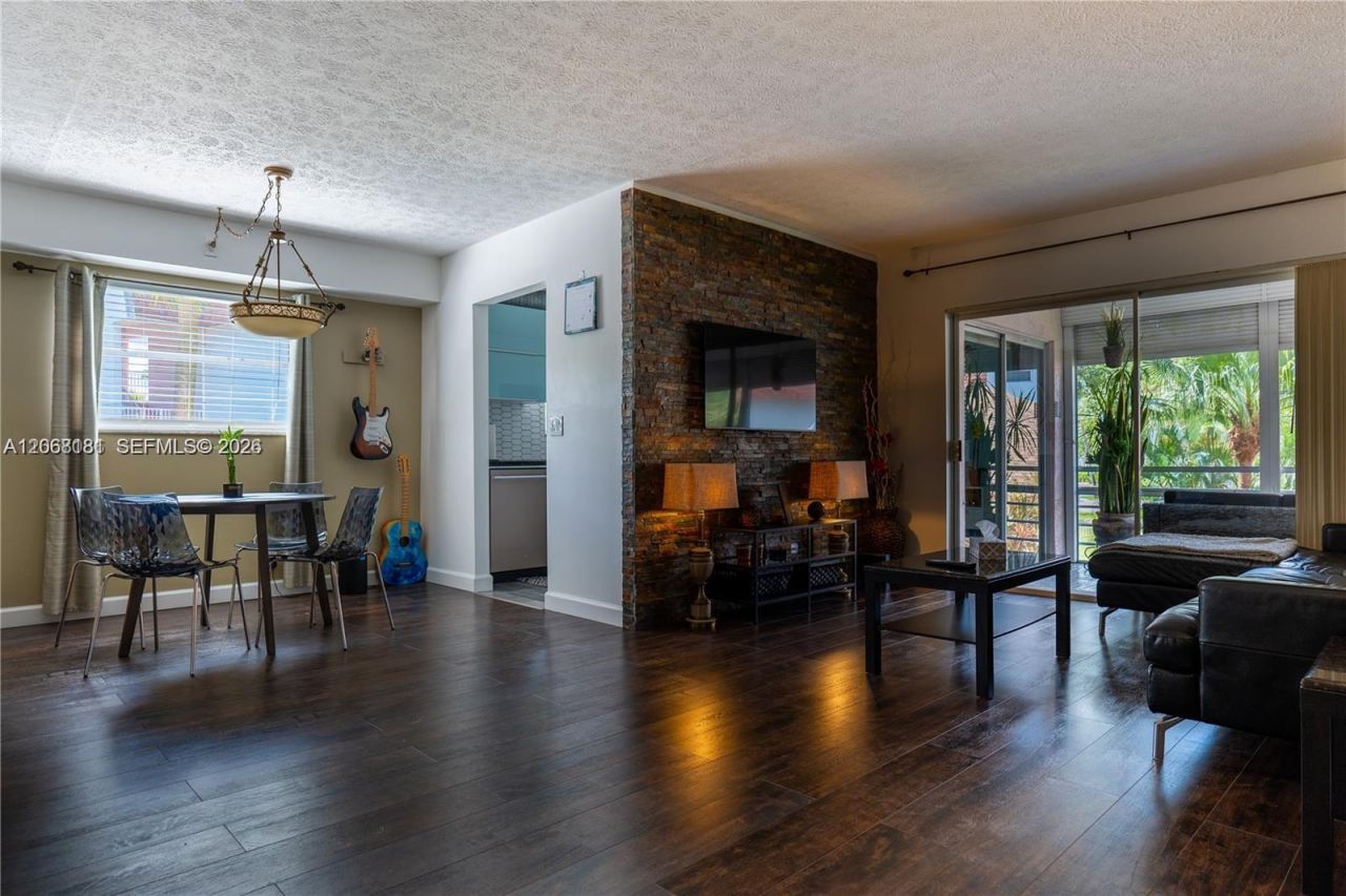 8002 Lagos De Campo Blvd , Unit B-201, Tamarac, FL 33321 Photo