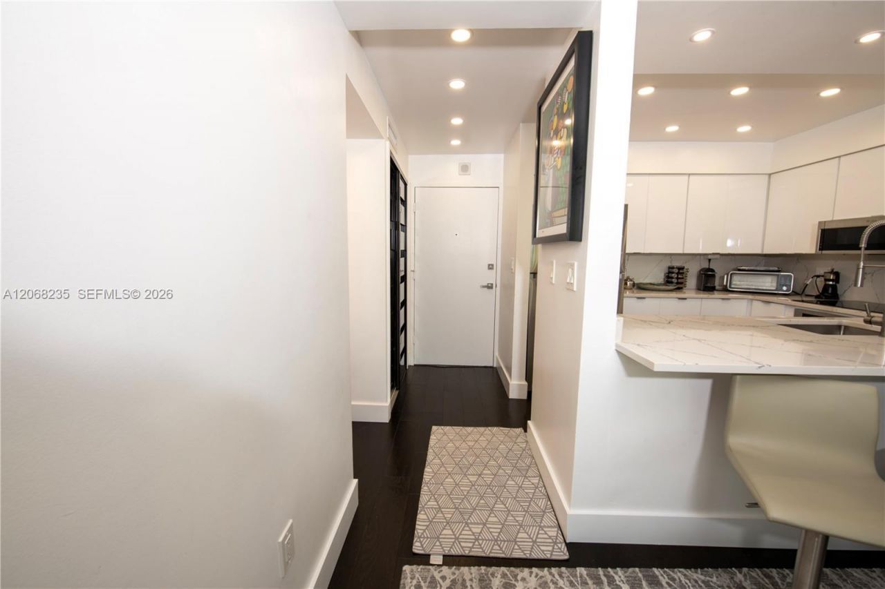 401 Ocean Dr, Unit 303, Miami Beach, FL 33139 Photo