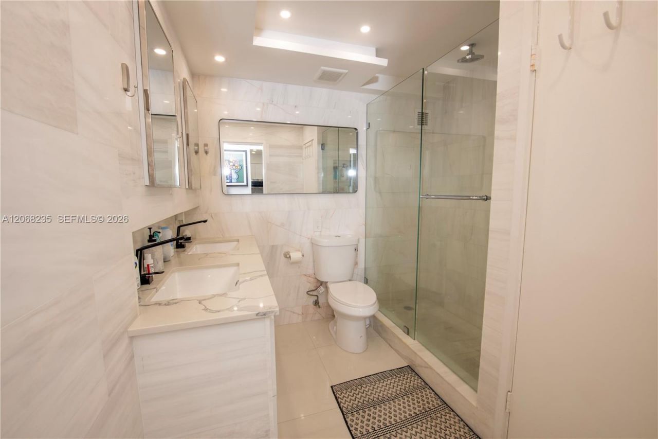 401 Ocean Dr, Unit 303, Miami Beach, FL 33139 Photo