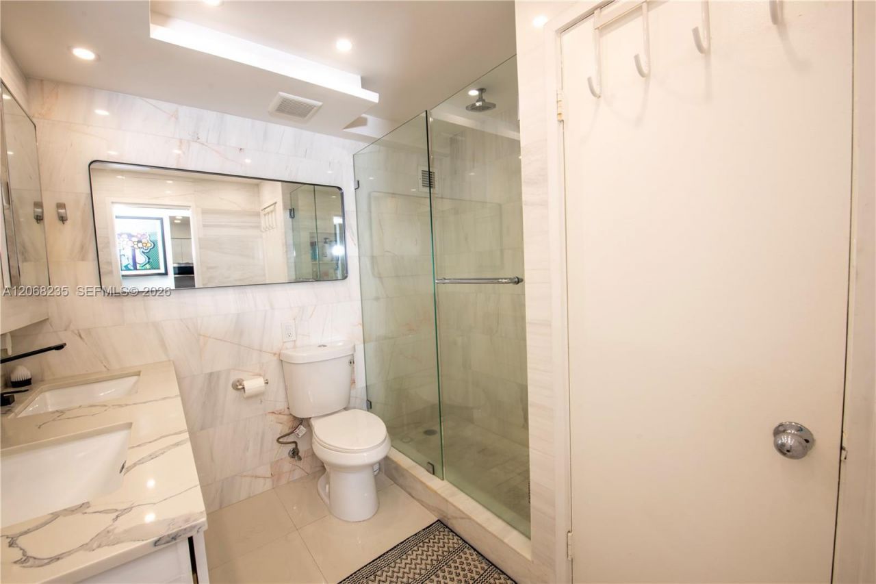 401 Ocean Dr, Unit 303, Miami Beach, FL 33139 Photo