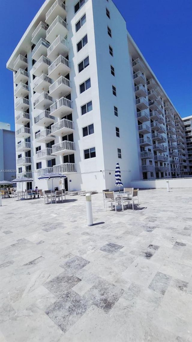 401 Ocean Dr, Unit 303, Miami Beach, FL 33139 Photo