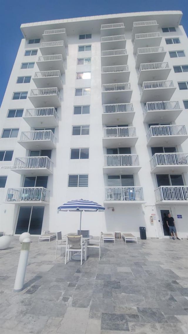 401 Ocean Dr, Unit 303, Miami Beach, FL 33139 Photo