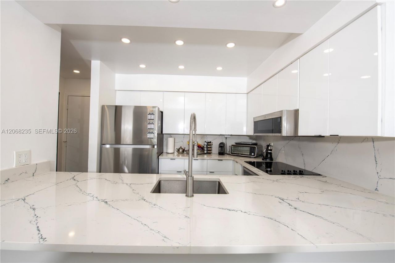 401 Ocean Dr, Unit 303, Miami Beach, FL 33139 Photo