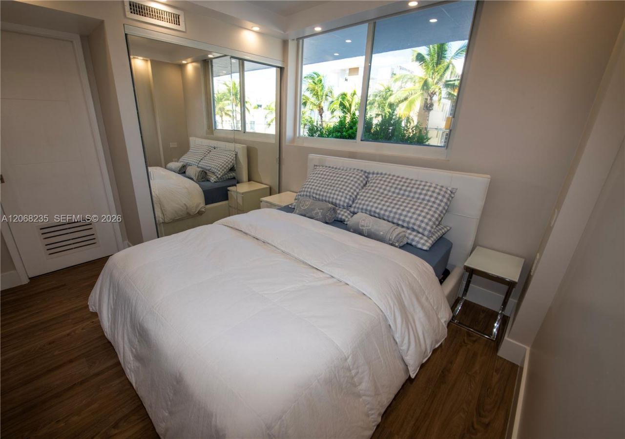 401 Ocean Dr, Unit 303, Miami Beach, FL 33139 Photo