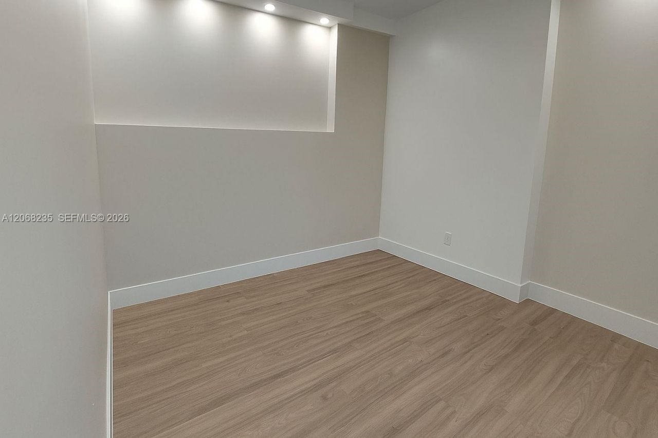 401 Ocean Dr, Unit 303, Miami Beach, FL 33139 Photo