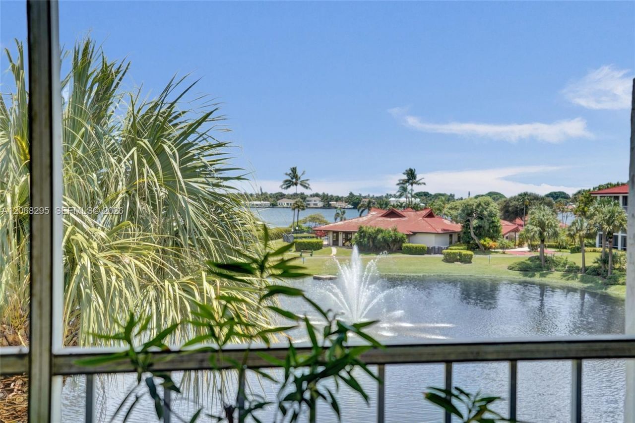102 Half Moon Cir , Unit C3, Hypoluxo, FL 33462 Photo