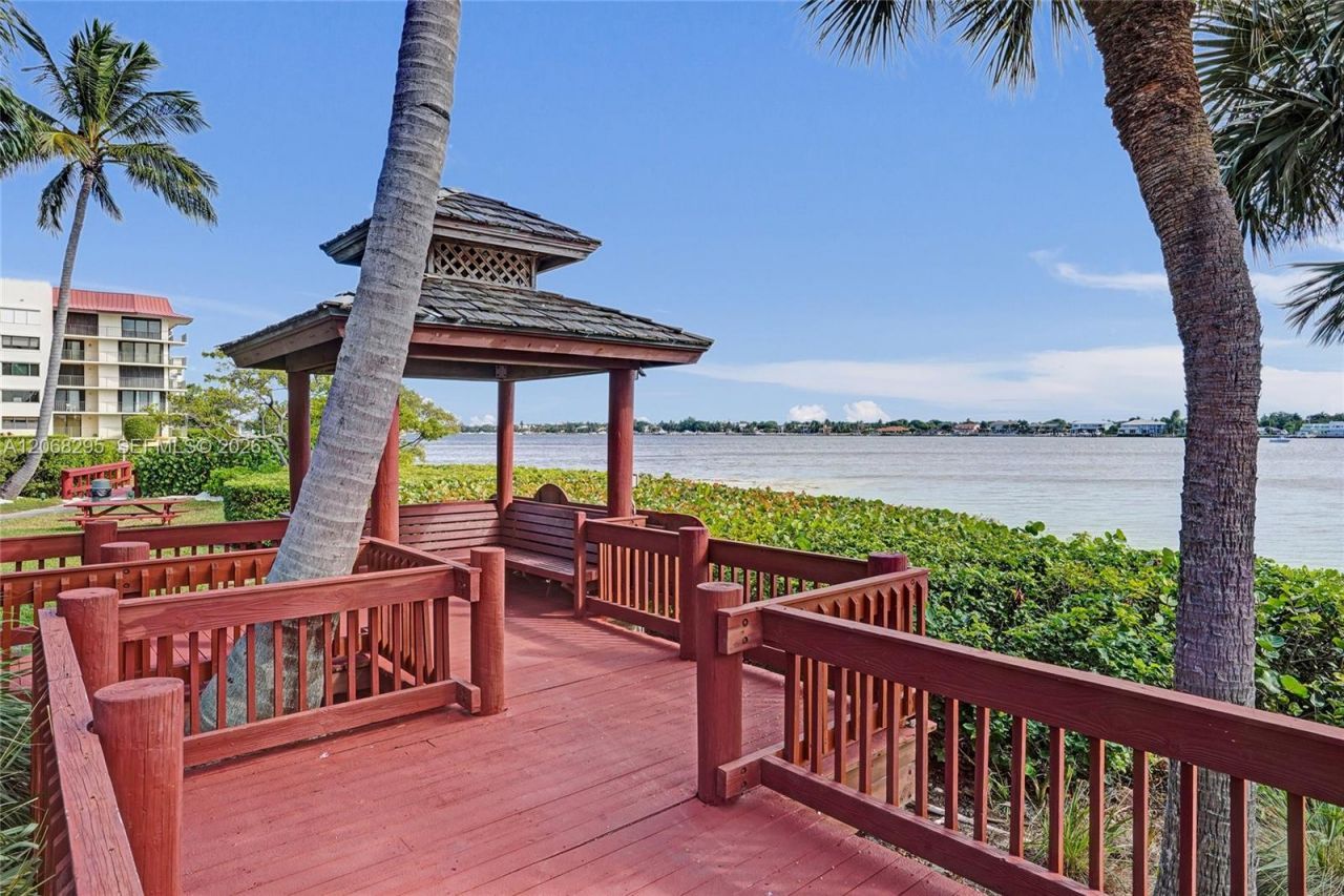 102 Half Moon Cir , Unit C3, Hypoluxo, FL 33462 Photo