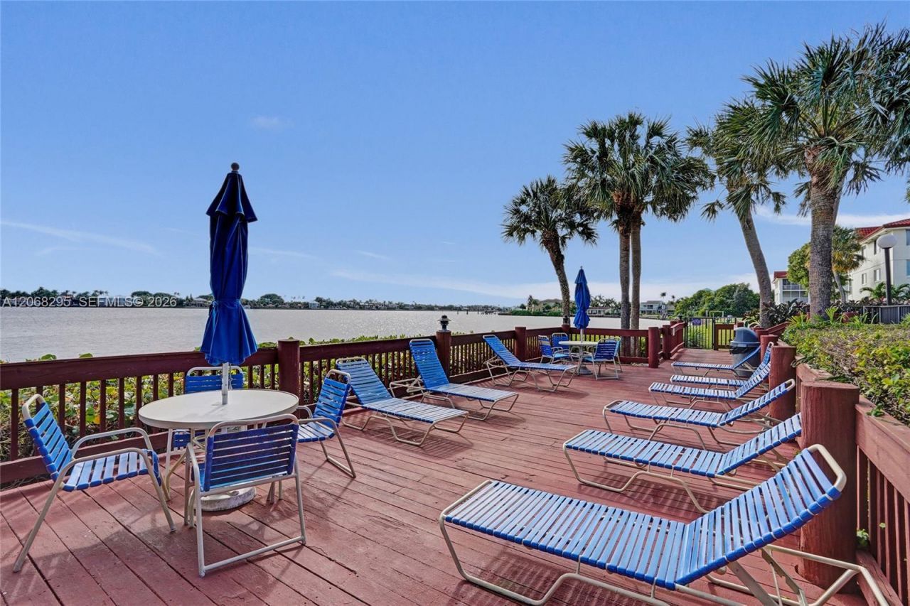 102 Half Moon Cir , Unit C3, Hypoluxo, FL 33462 Photo