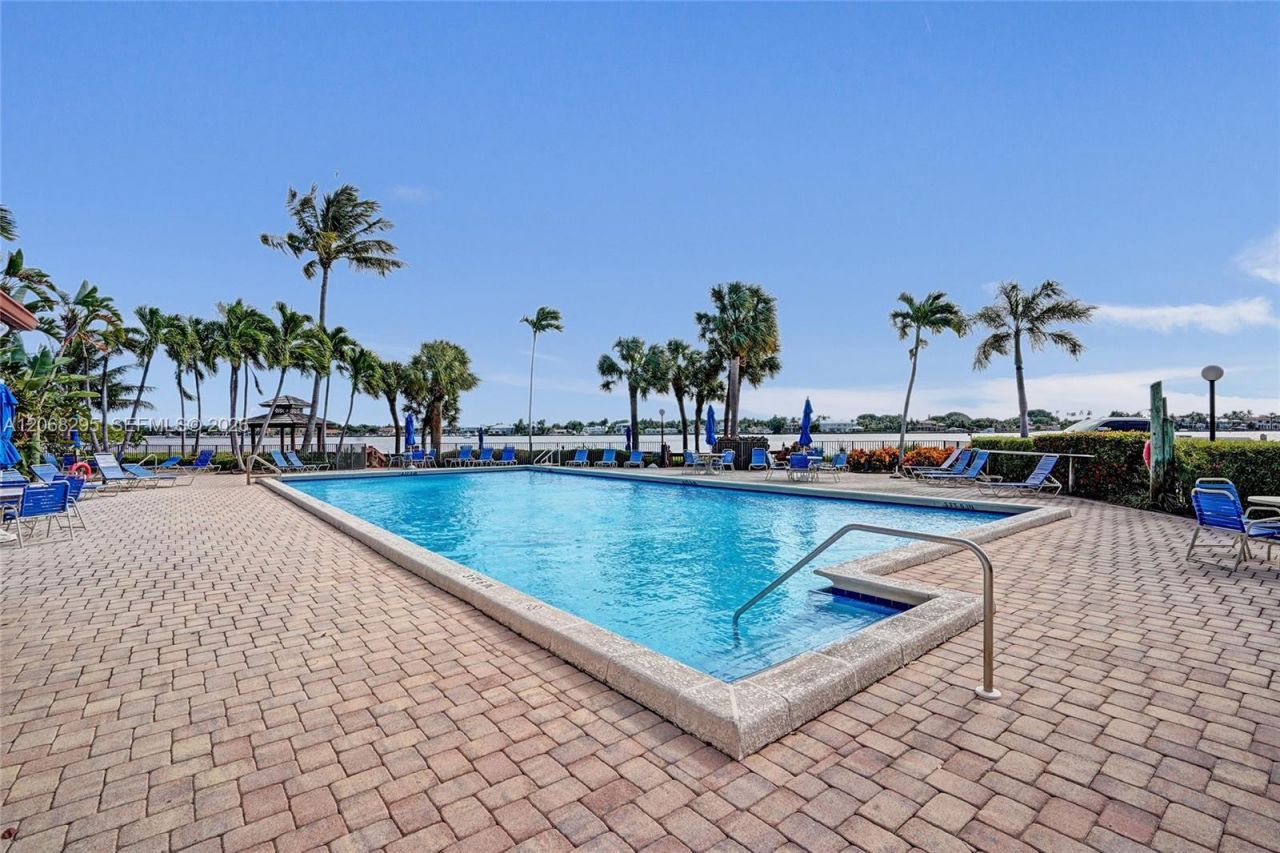 102 Half Moon Cir , Unit C3, Hypoluxo, FL 33462 Photo