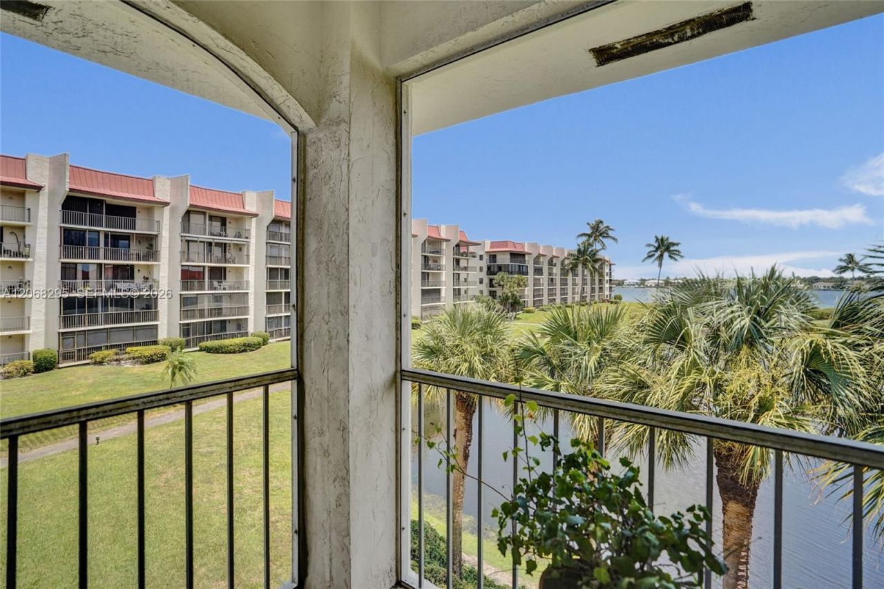 102 Half Moon Cir , Unit C3, Hypoluxo, FL 33462 Photo