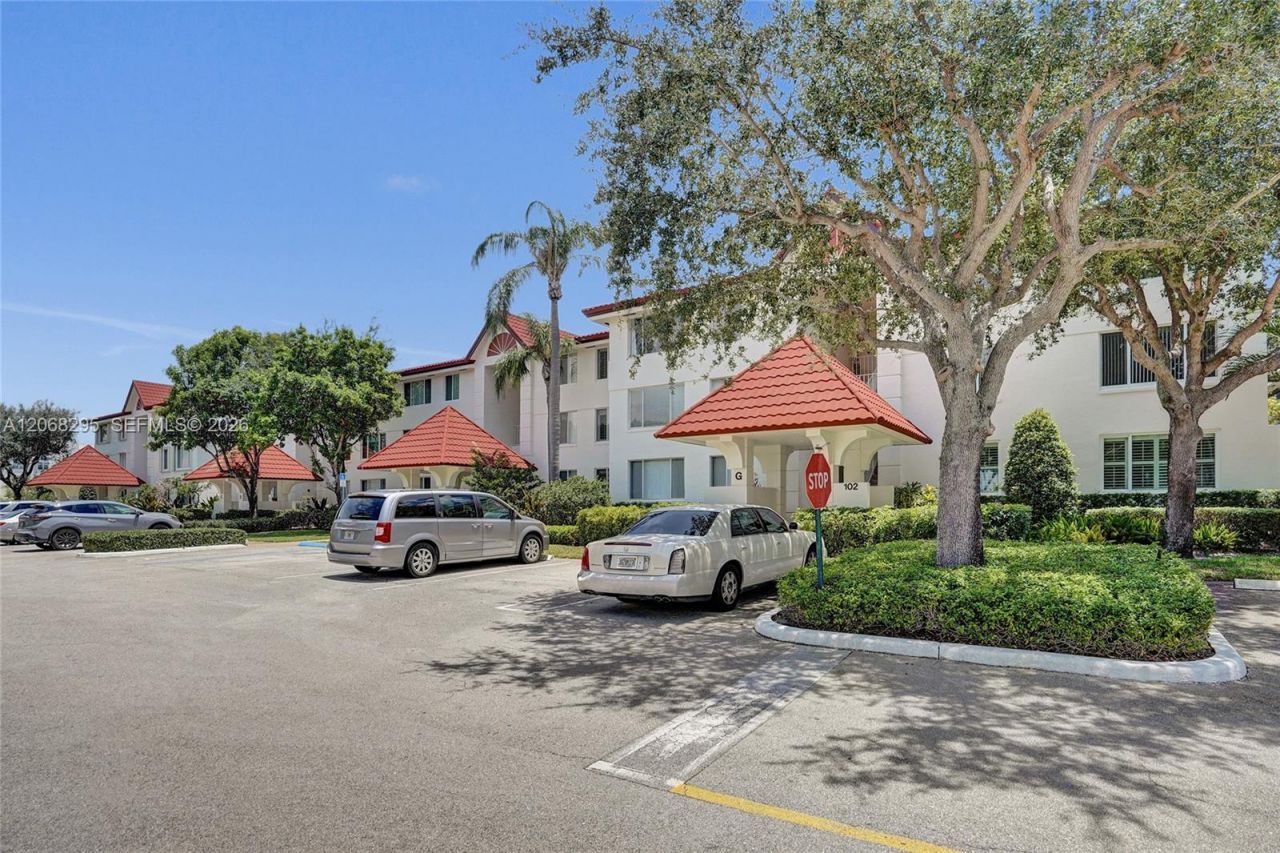 102 Half Moon Cir , Unit C3, Hypoluxo, FL 33462 Photo