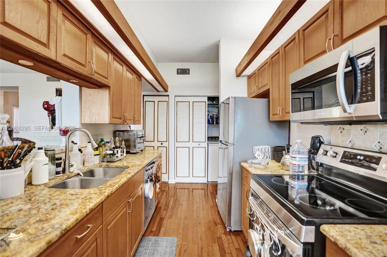 102 Half Moon Cir , Unit C3, Hypoluxo, FL 33462 Photo