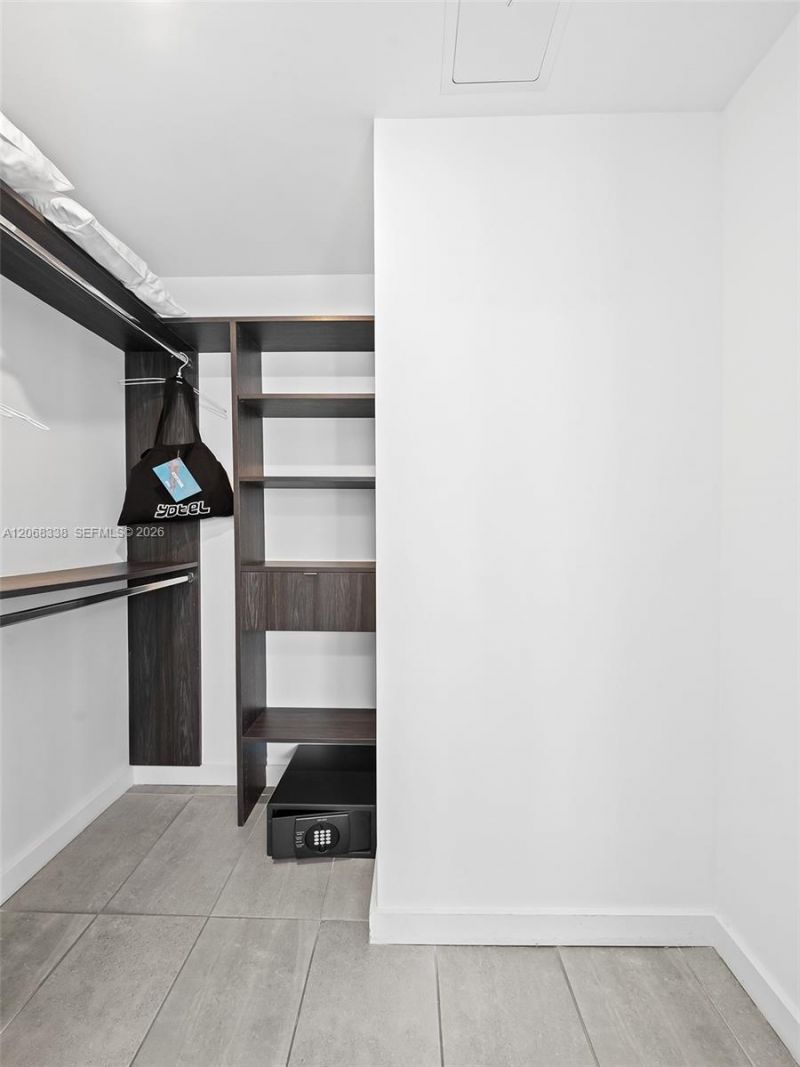 227 NE 2nd St , Unit 2501, Miami, FL 33132 Photo
