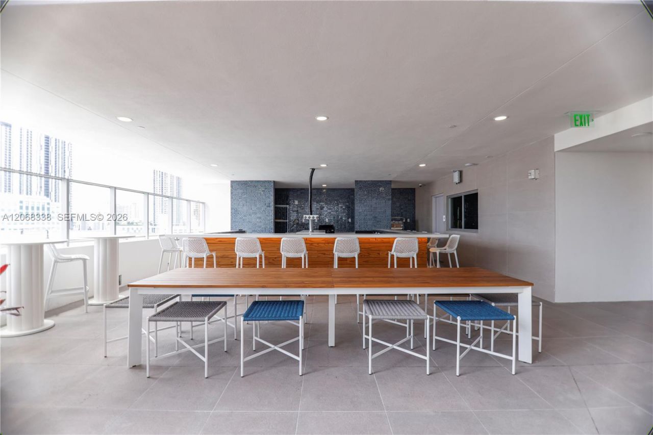 227 NE 2nd St , Unit 2501, Miami, FL 33132 Photo