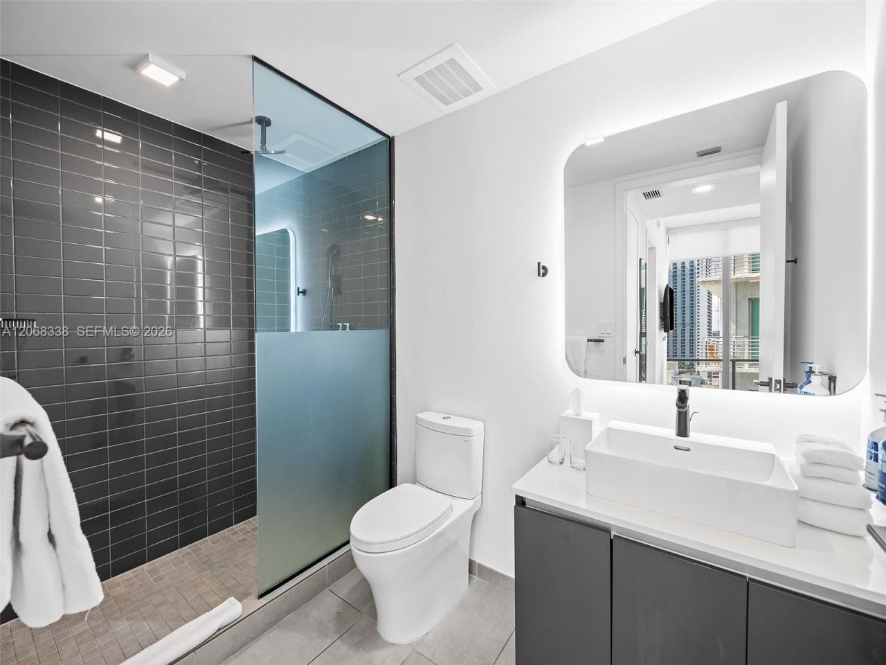 227 NE 2nd St , Unit 2501, Miami, FL 33132 Photo