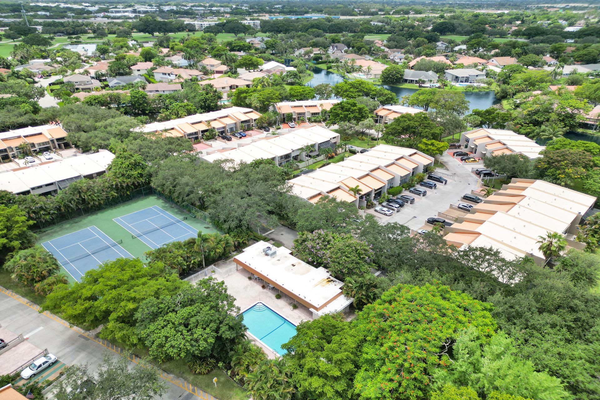 731 E Coco Plum Circle, Unit 4, Plantation, FL 33324 Photo