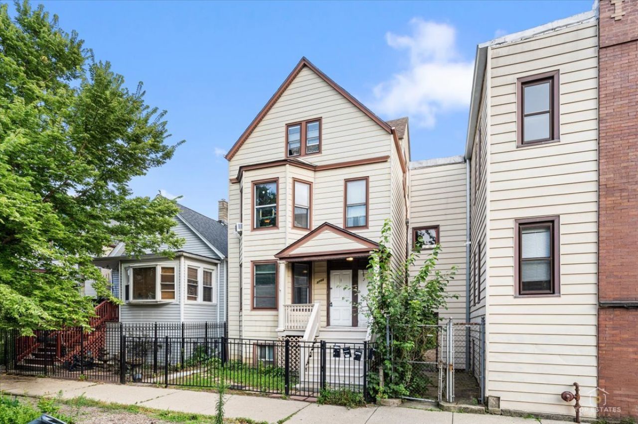 3753 W Lyndale Street, Chicago, IL 60647 Main Photo