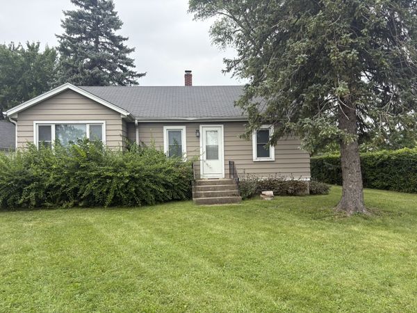10 N Greenleaf Street , Gurnee, IL 60031