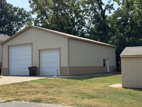 308 E 1st Street , Grove, OK 74344
