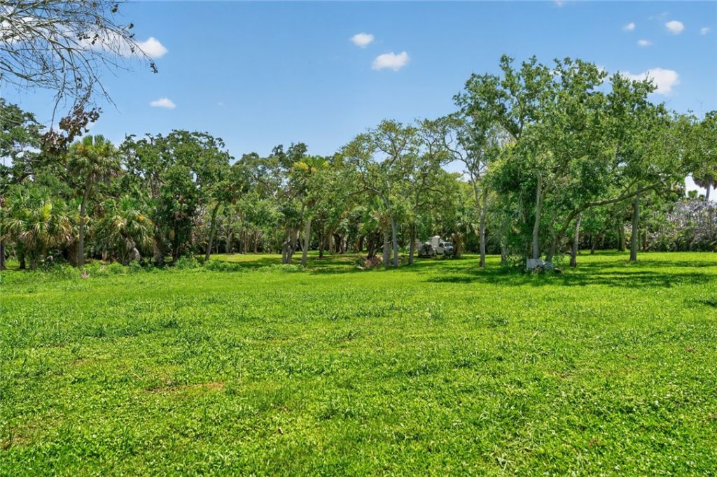 608 Davis Street, Sebastian, FL 32958 Photo