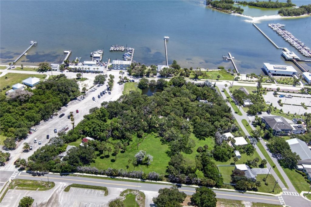 608 Davis Street, Sebastian, FL 32958 Photo
