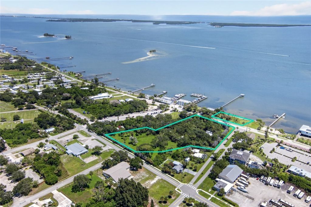 608 Davis Street, Sebastian, FL 32958 Photo