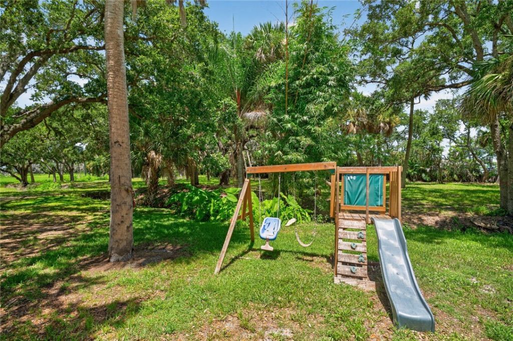 608 Davis Street, Sebastian, FL 32958 Photo